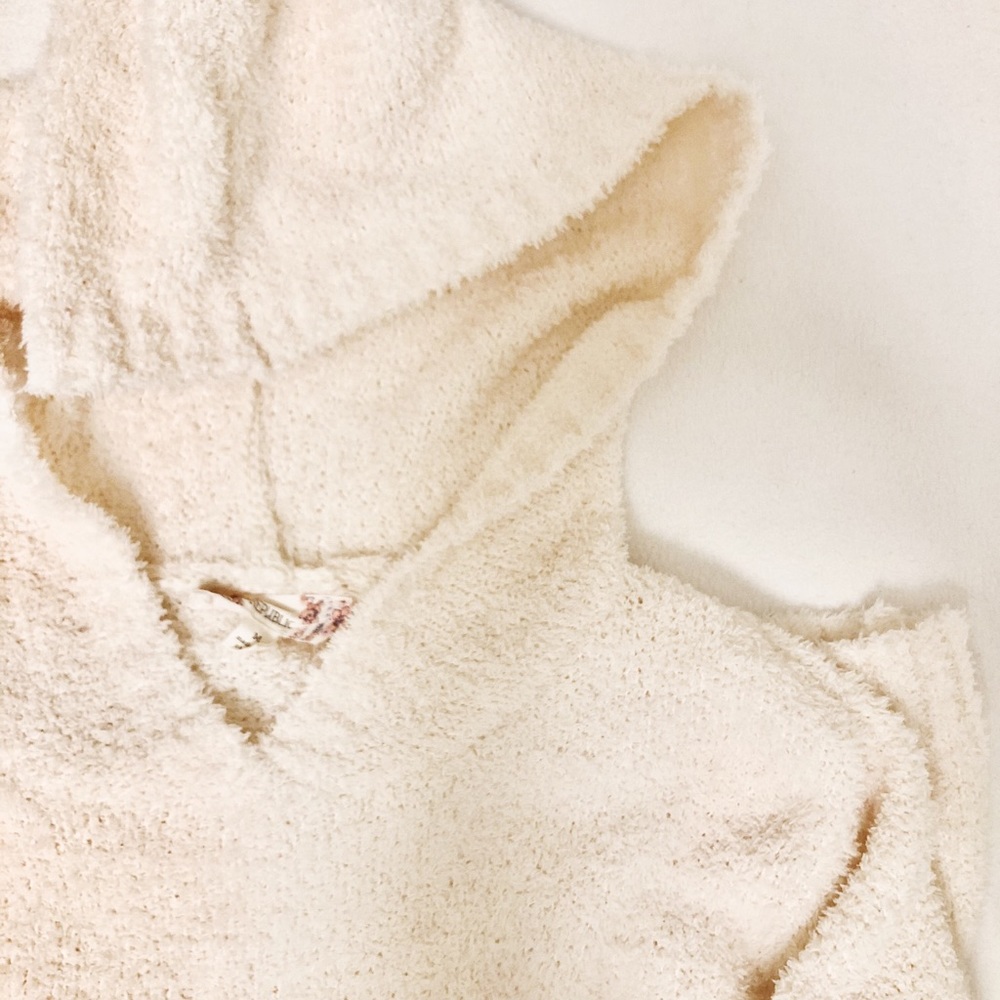 HOODED SWEATER